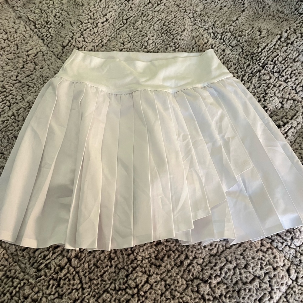 Aerie pleated white golf/pickleball skirt.  Women’s XS